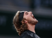 开云官方app入口-法网逆转美网，西西帕斯刷新纪录的简单介绍