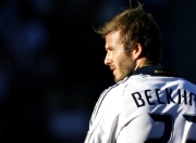 开云下载-若日尼奥的赛道狂想曲，当足球智慧接管F1街道赛，那不勒斯稳稳拿下利物浦