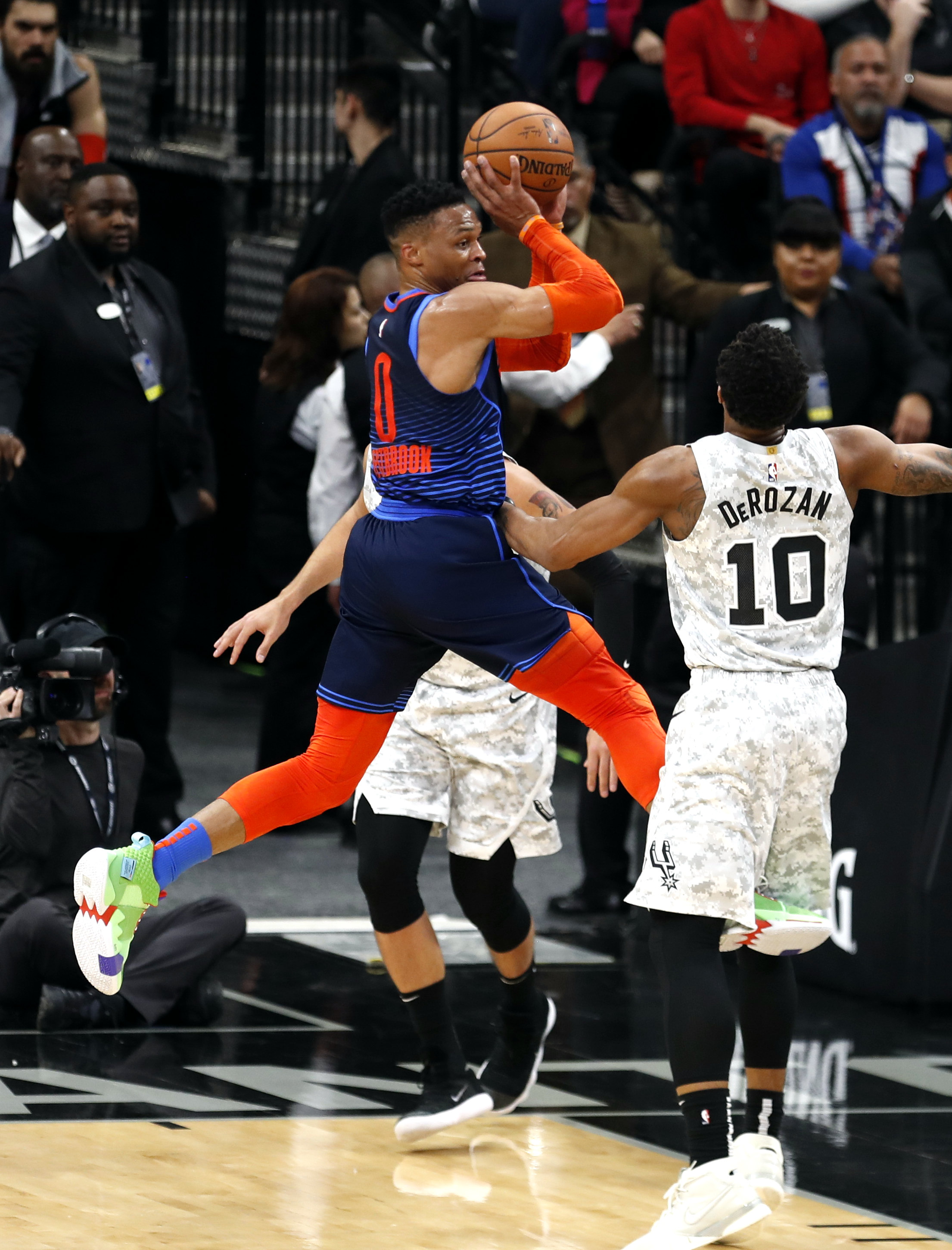 奇才血洗马刺,威斯布鲁克惊艳世界的简单介绍 奇才血洗马刺,威斯布鲁克惊艳世界的简单介绍