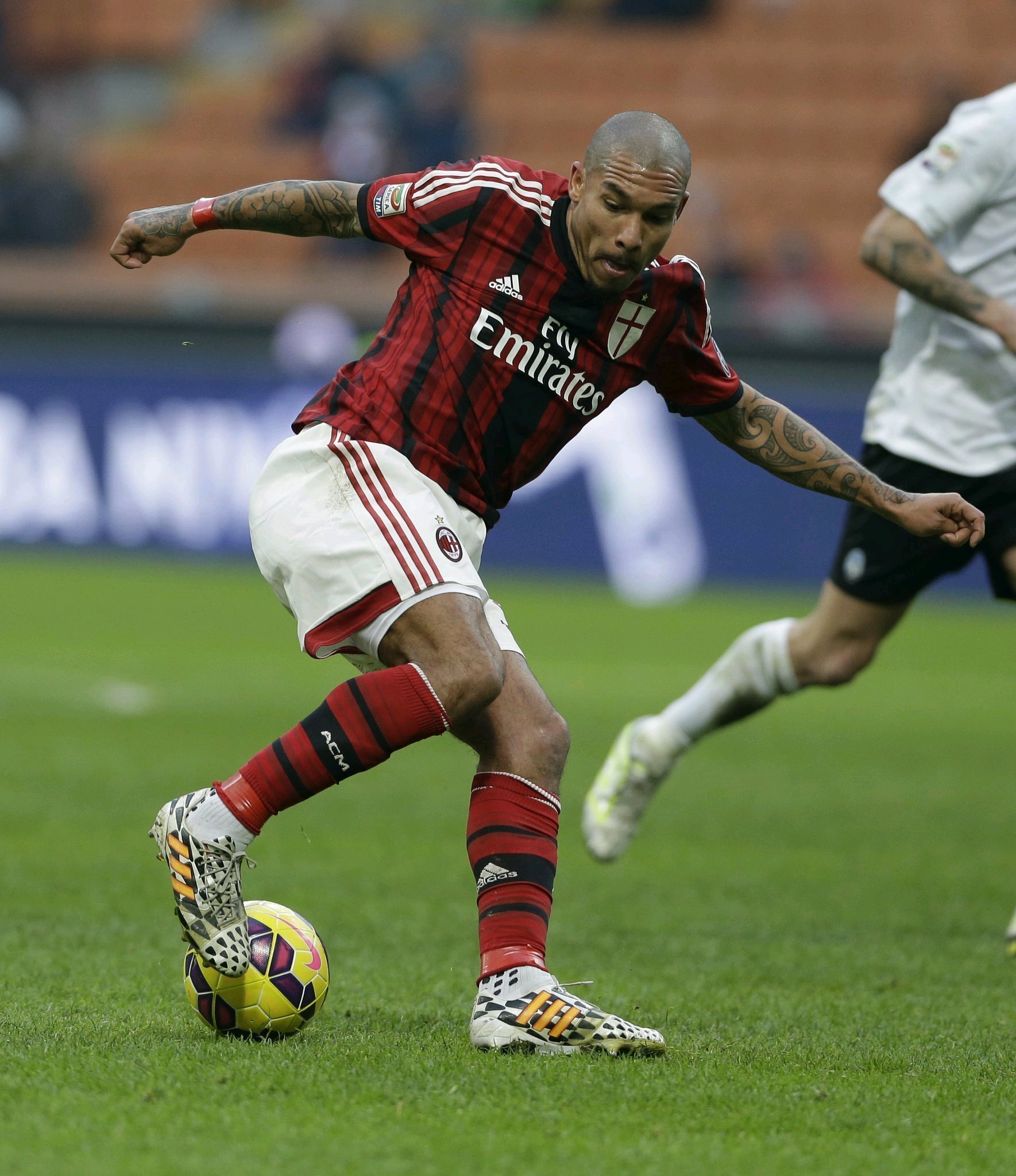 关于荷兰鏖战智利，德容打破历史纪录的信息