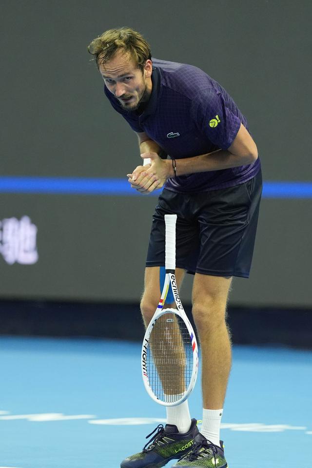 德国网球队力克欧洲网球队,梅德韦杰夫制霸全场 德国网球队力克欧洲网球队,梅德韦杰夫制霸全场