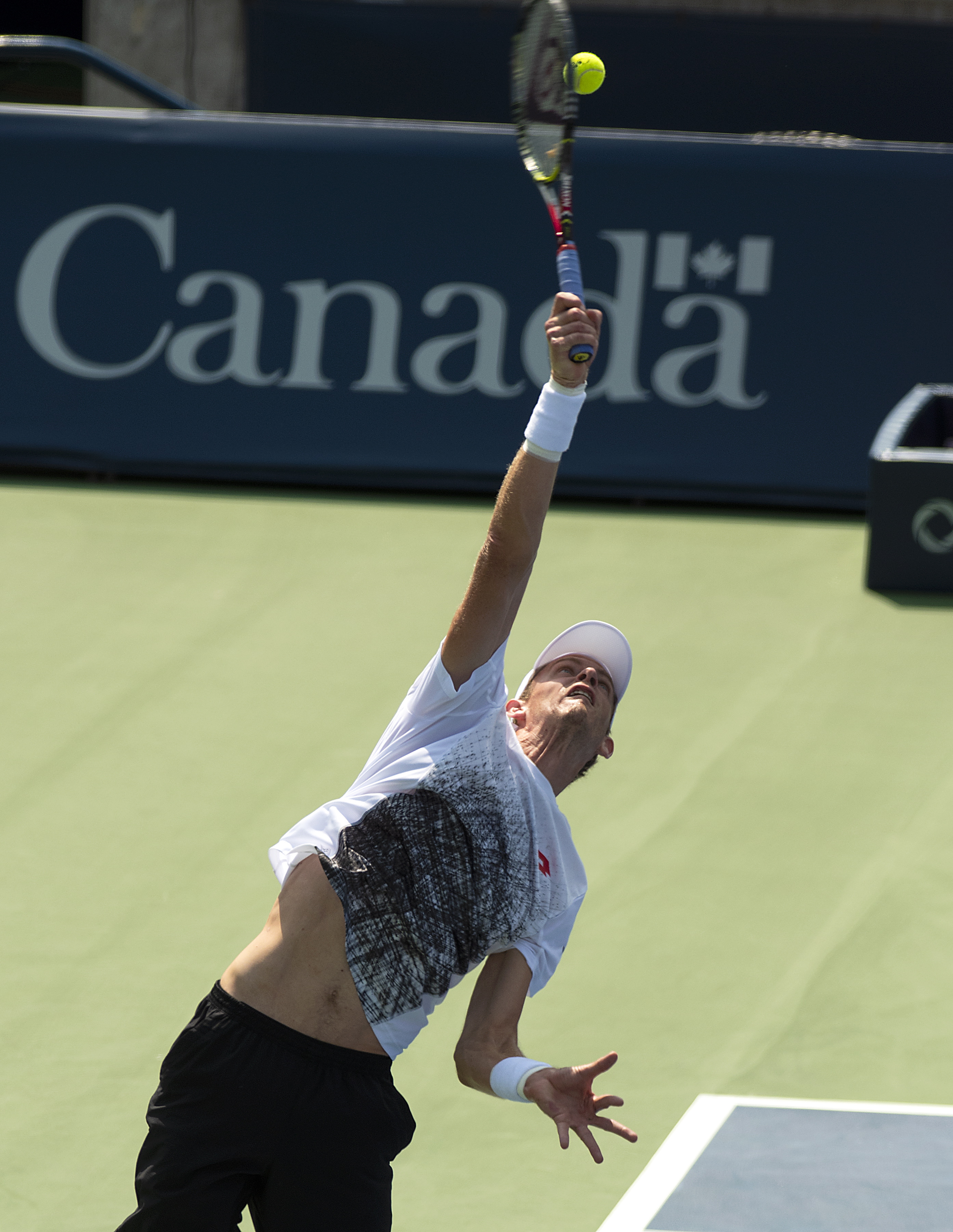 关于日本网球队险胜美国网球队，西西帕斯完成帽子戏法的信息