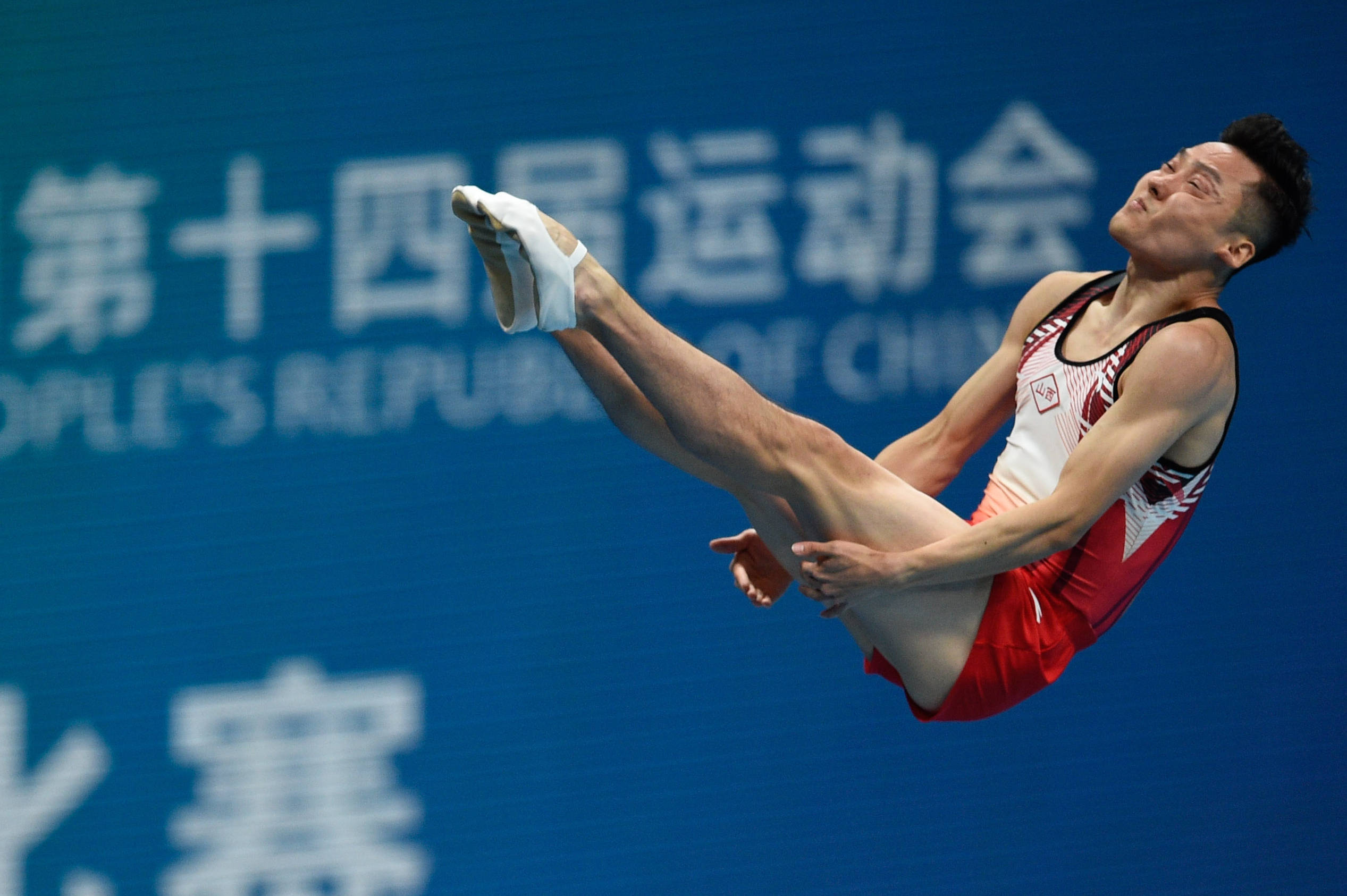 蹦床冠军夺得,飞身一跃震撼赛场的简单介绍 蹦床冠军夺得,飞身一跃震撼赛场的简单介绍