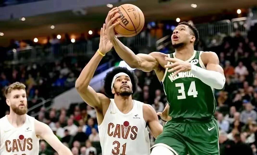 雄鹿胜灰熊,字母哥大号三双的简单介绍 雄鹿胜灰熊,字母哥大号三双的简单介绍