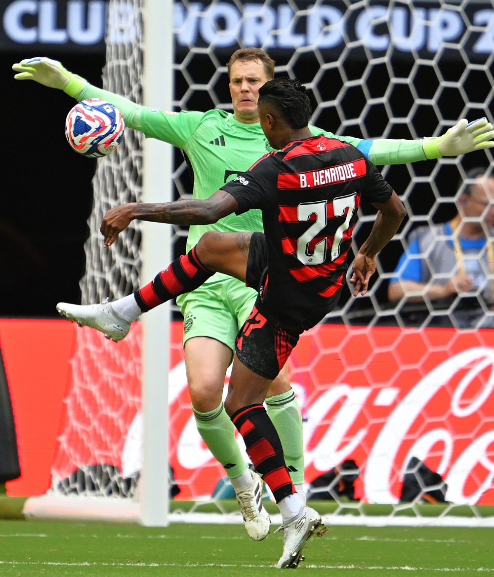 包含拜仁慕尼黑主场战胜巴塞罗那，小组出线的词条