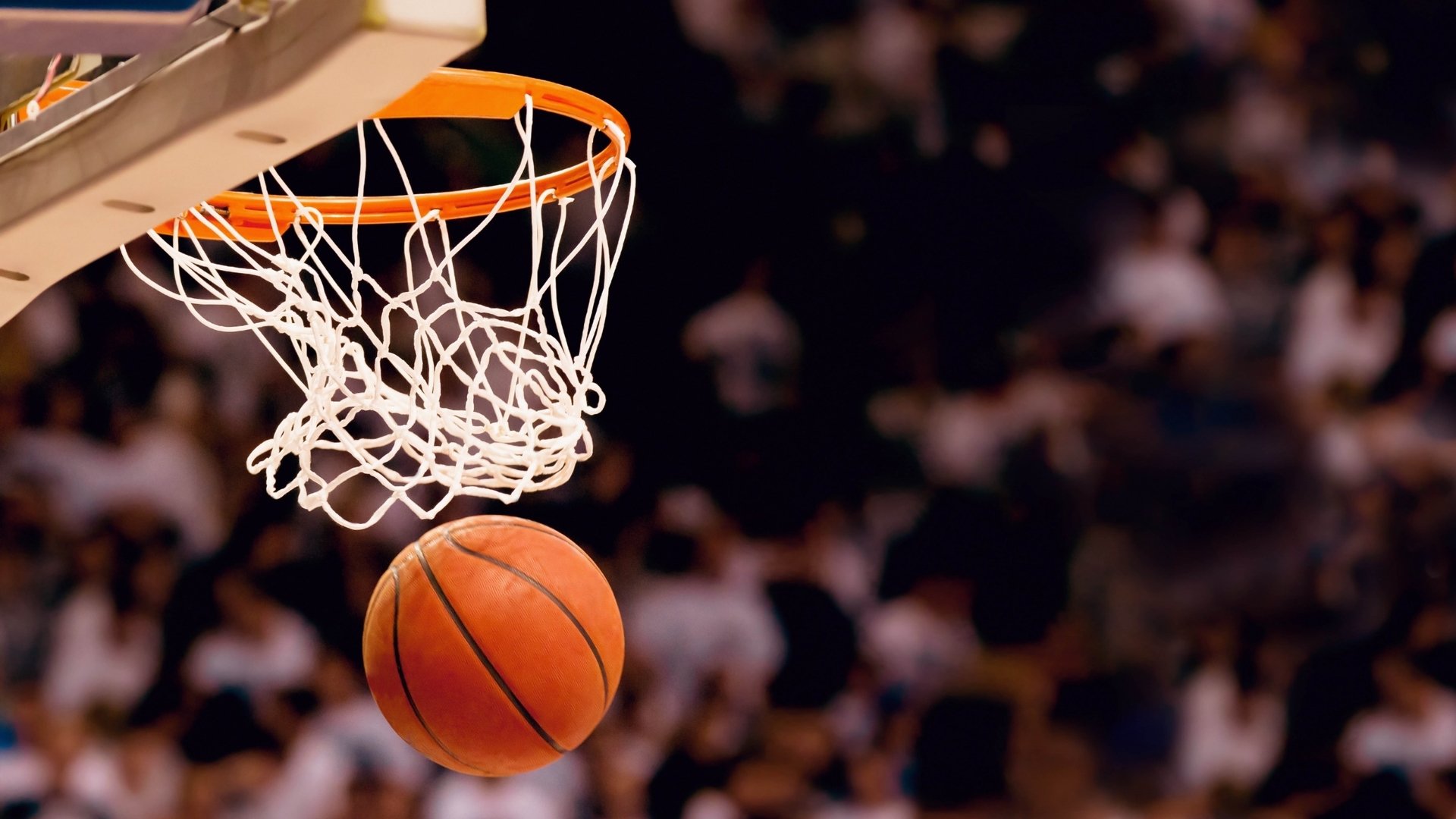 这是一个非常有趣的思维碰撞—将欧洲足球的巅峰对决与NBA季后赛的激烈厮杀进行跨界融合,挖掘其唯一性的深层含义
